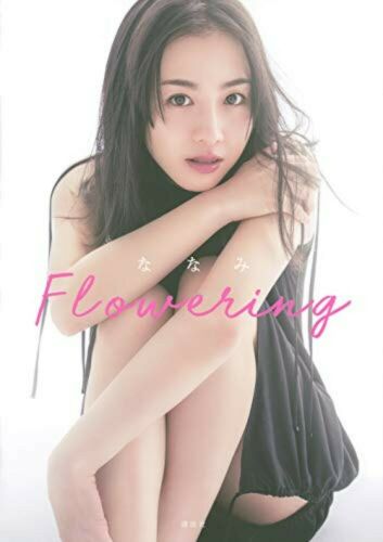Nanami Sakuraba Photo Book Nanami Flowering / 2020 Japanese Actress New DHL